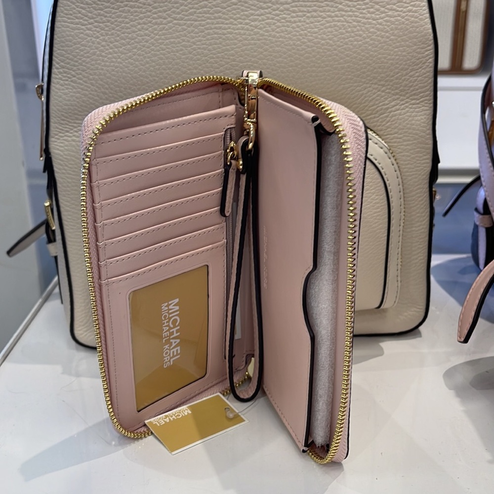 Michael Kors Jet Set Travel Large Flat Multifunction Phone Case Wristlet 
NWT - Picture 16 of 16